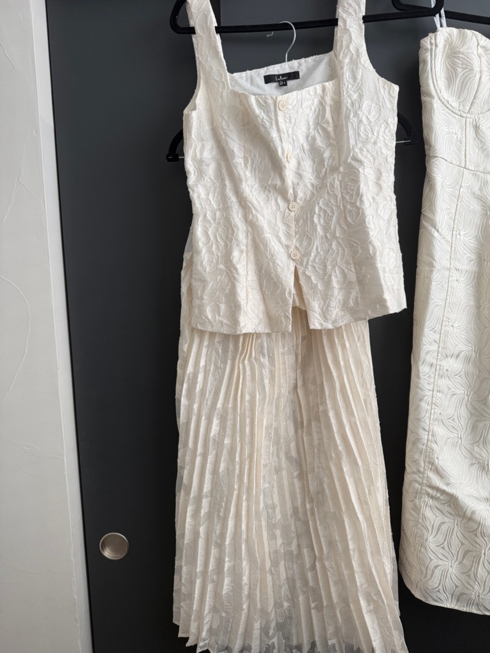 Lulu's Ivory/Black Label Detail Top